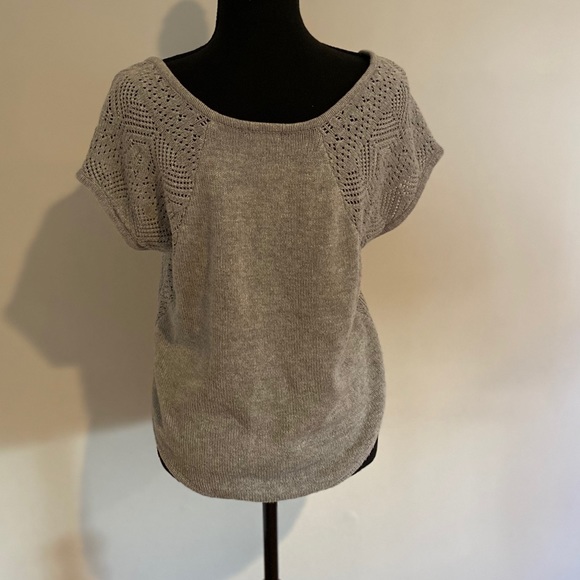 Cotton Crochet Medium Top with petal sleeves. - Picture 2 of 14